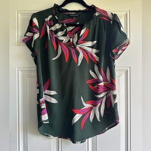 41 Hawthorn green blouse with floral print